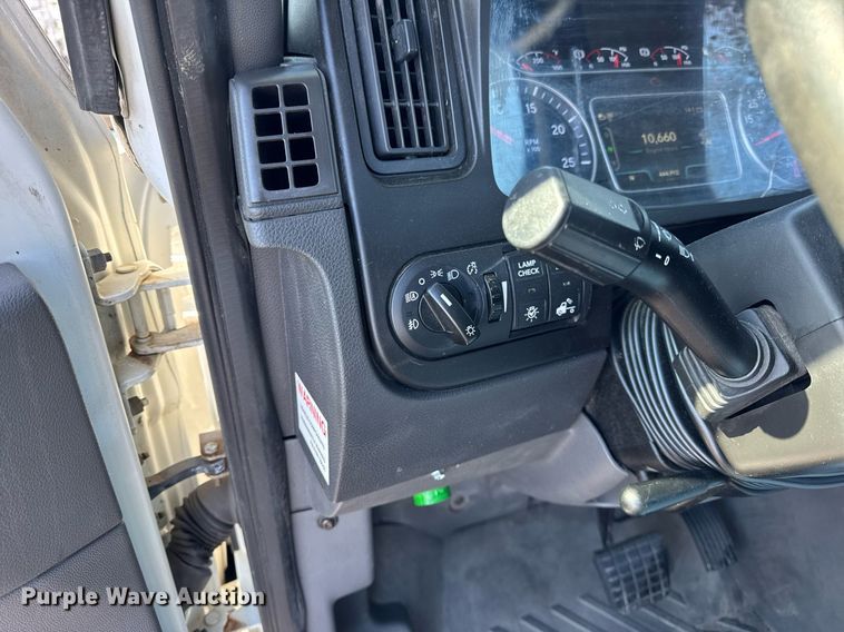 image for item DU3301 2019 International LT625 semi truck