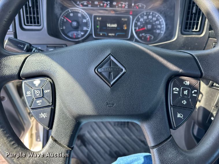 image for item DU3301 2019 International LT625 semi truck