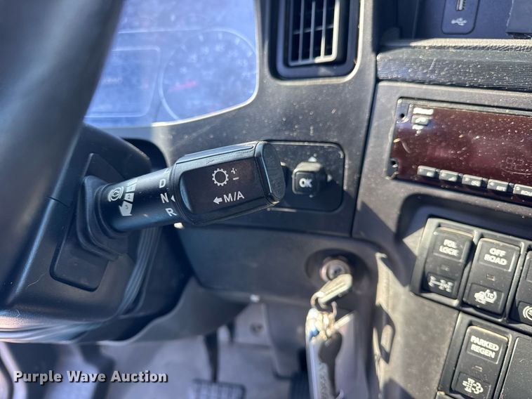 image for item DU3301 2019 International LT625 semi truck