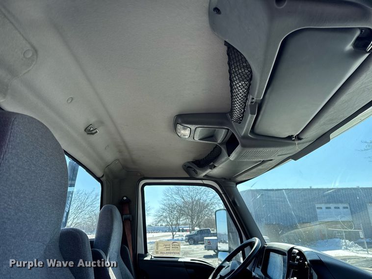 image for item DU3301 2019 International LT625 semi truck