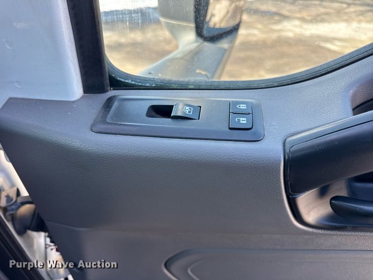 image for item DU3301 2019 International LT625 semi truck