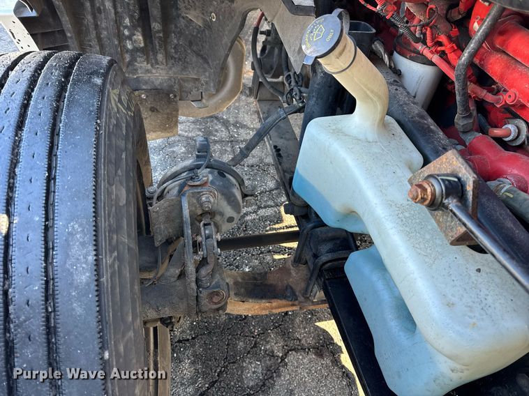 image for item DU3301 2019 International LT625 semi truck