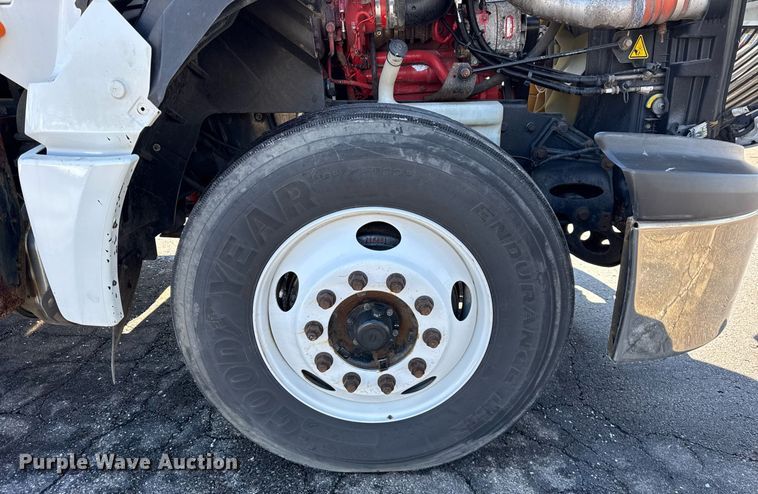 image for item DU3301 2019 International LT625 semi truck