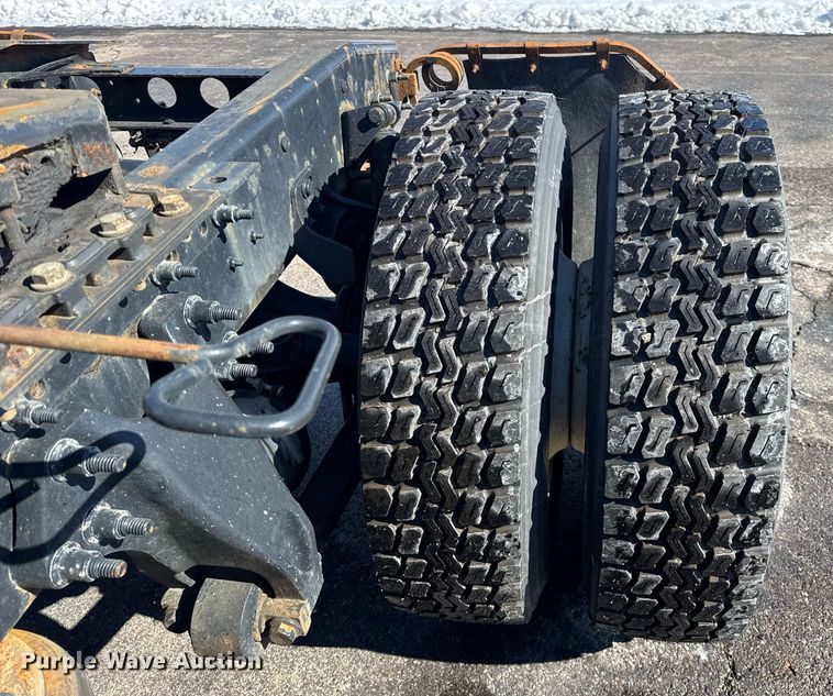 image for item DU3301 2019 International LT625 semi truck