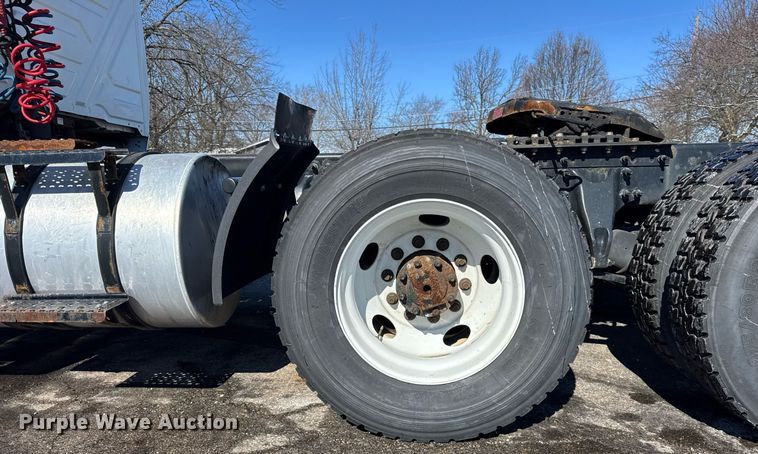 image for item DU3301 2019 International LT625 semi truck