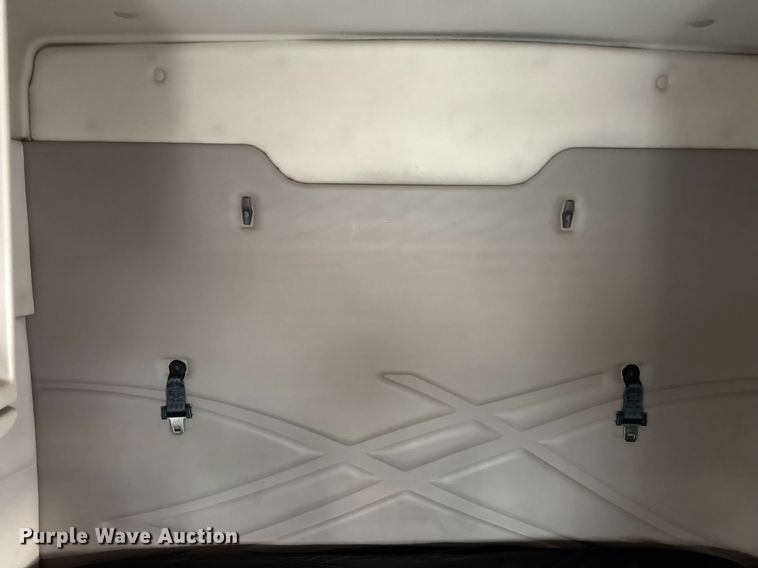 image for item DU3338 2013 Volvo VNL semi truck