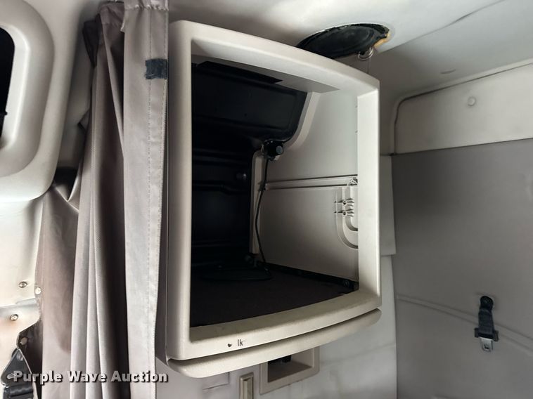 image for item DU3338 2013 Volvo VNL semi truck