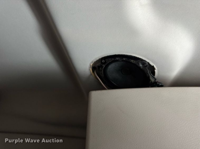 image for item DU3338 2013 Volvo VNL semi truck