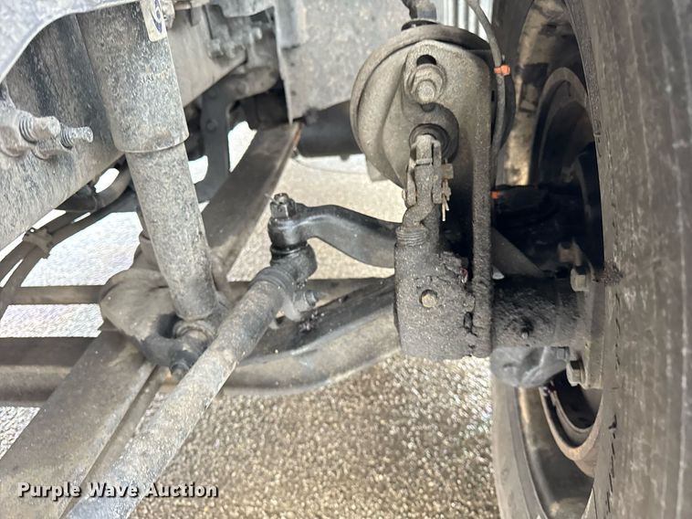 image for item DU3338 2013 Volvo VNL semi truck