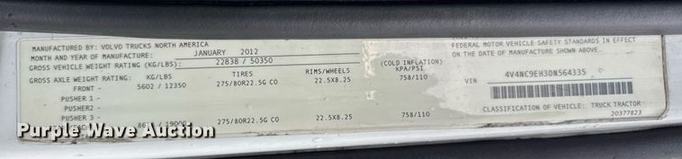 image for item DU3338 2013 Volvo VNL semi truck