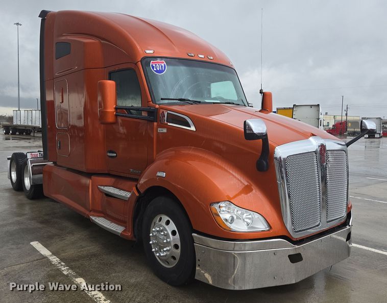 image for item DV1265 2017 Kenworth T680 semi truck