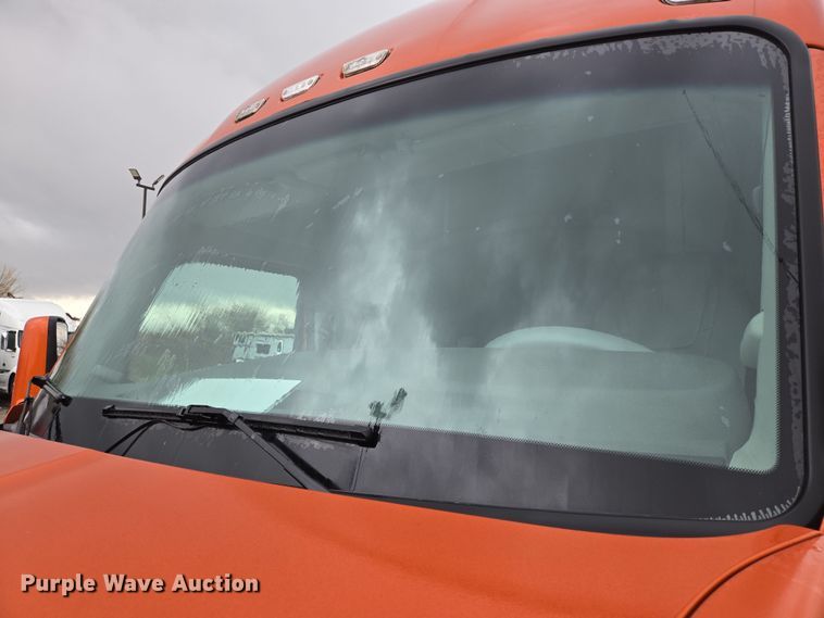 image for item DV1265 2017 Kenworth T680 semi truck