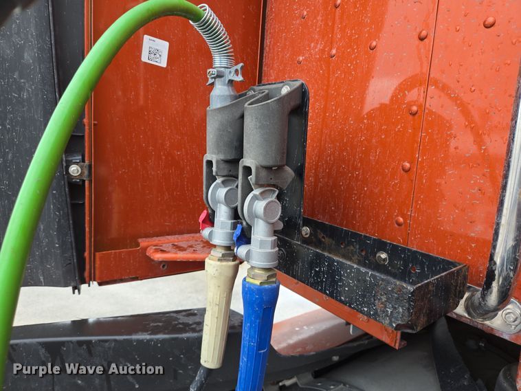 image for item DV1265 2017 Kenworth T680 semi truck