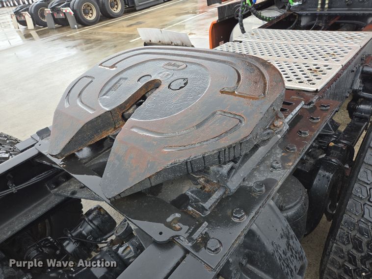 image for item DV1265 2017 Kenworth T680 semi truck