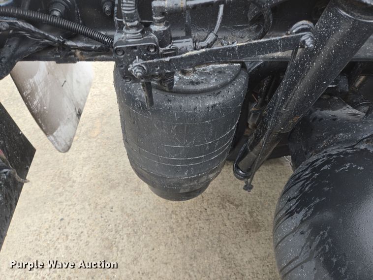 image for item DV1265 2017 Kenworth T680 semi truck