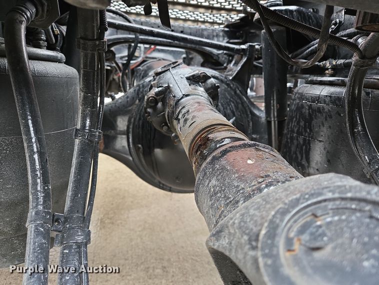 image for item DV1265 2017 Kenworth T680 semi truck