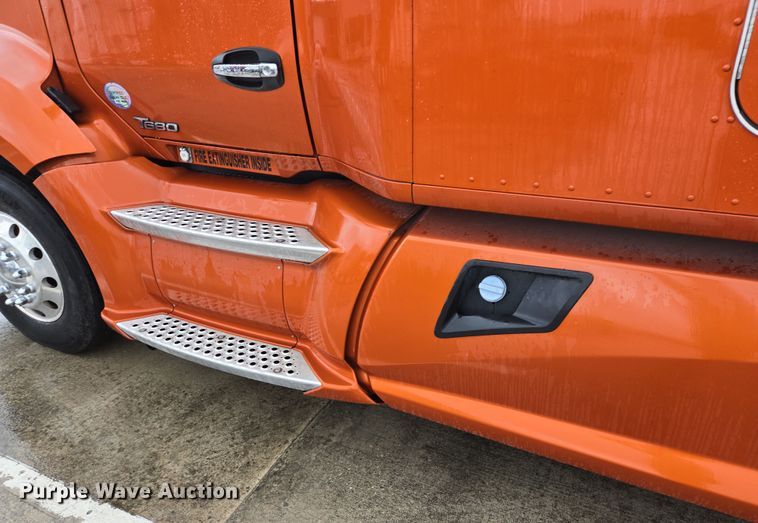 image for item DV1265 2017 Kenworth T680 semi truck