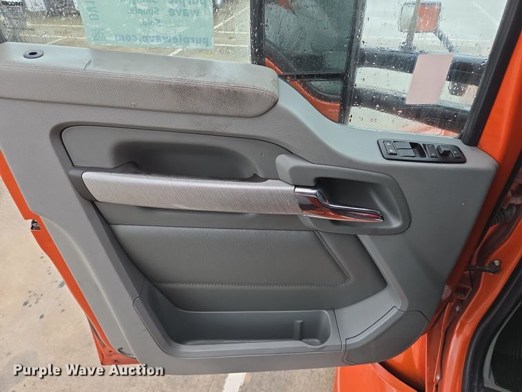 image for item DV1265 2017 Kenworth T680 semi truck