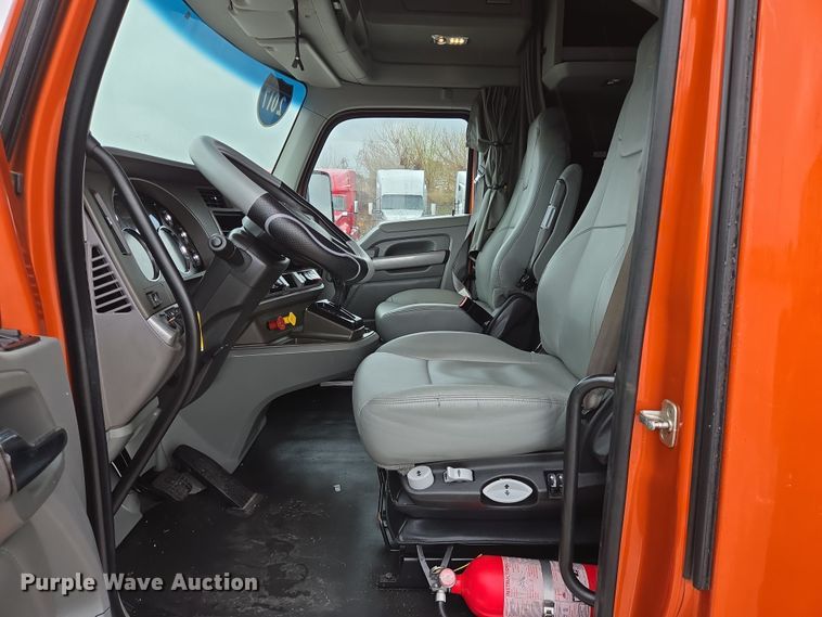 image for item DV1265 2017 Kenworth T680 semi truck