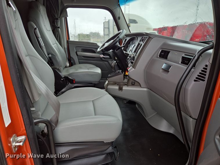 image for item DV1265 2017 Kenworth T680 semi truck