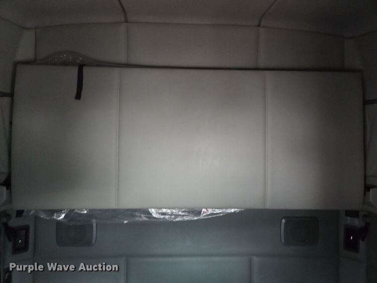 image for item DV1265 2017 Kenworth T680 semi truck