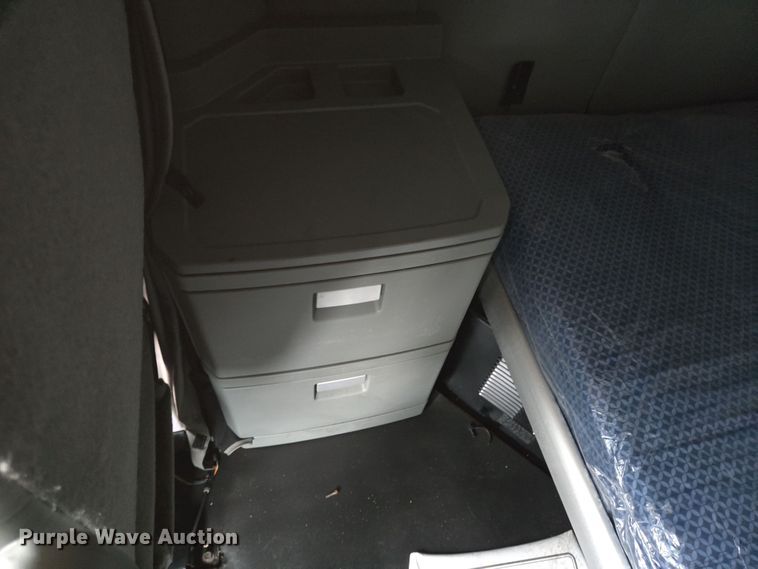 image for item DV1265 2017 Kenworth T680 semi truck