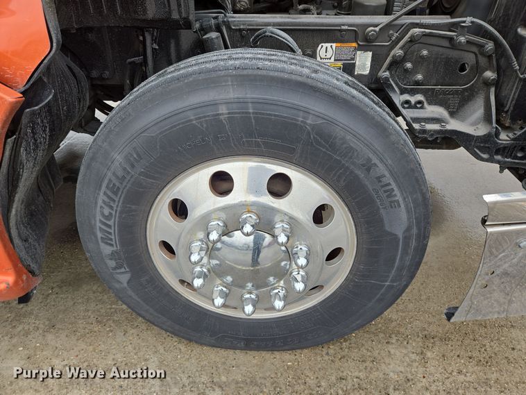 image for item DV1265 2017 Kenworth T680 semi truck