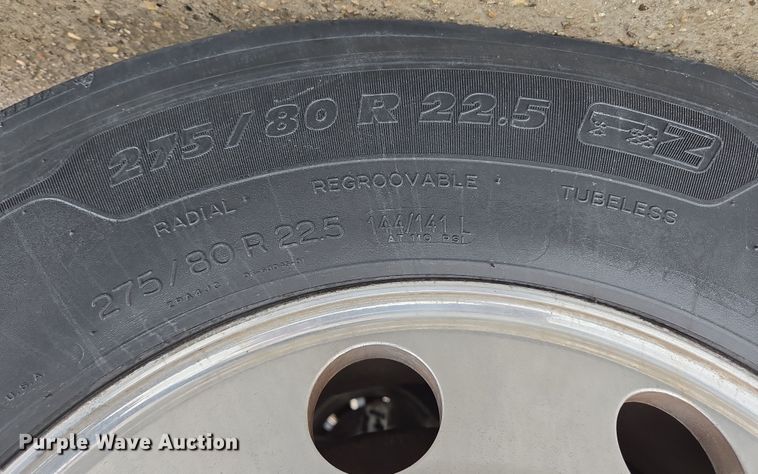 image for item DV1265 2017 Kenworth T680 semi truck