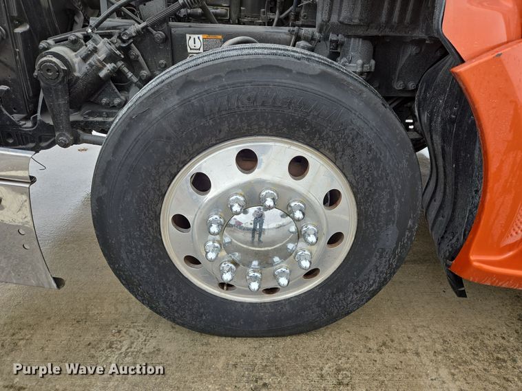 image for item DV1265 2017 Kenworth T680 semi truck