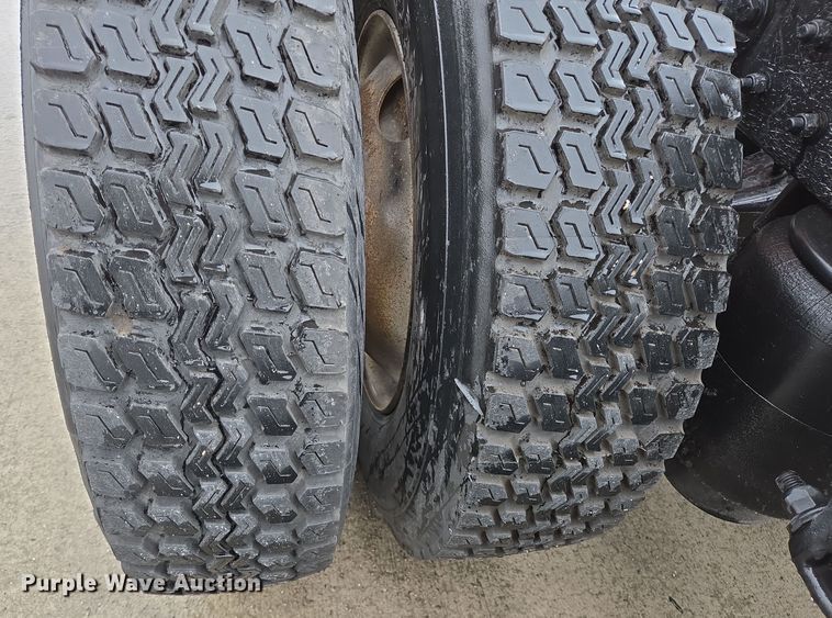 image for item DV1265 2017 Kenworth T680 semi truck