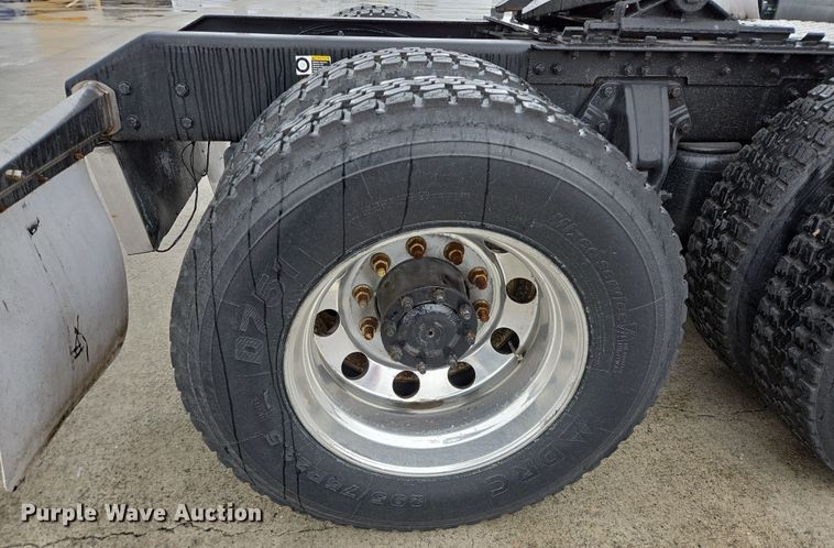 image for item DV1265 2017 Kenworth T680 semi truck