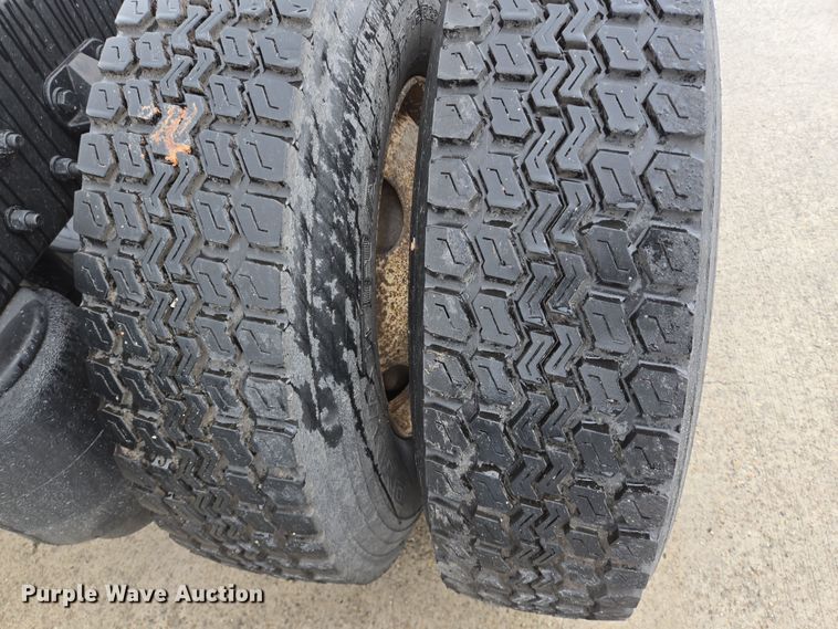 image for item DV1265 2017 Kenworth T680 semi truck