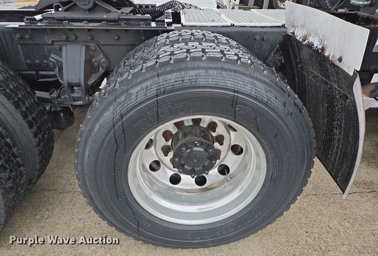 image for item DV1265 2017 Kenworth T680 semi truck