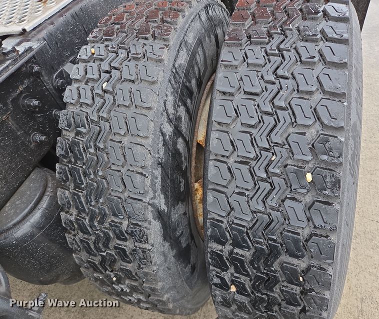 image for item DV1265 2017 Kenworth T680 semi truck