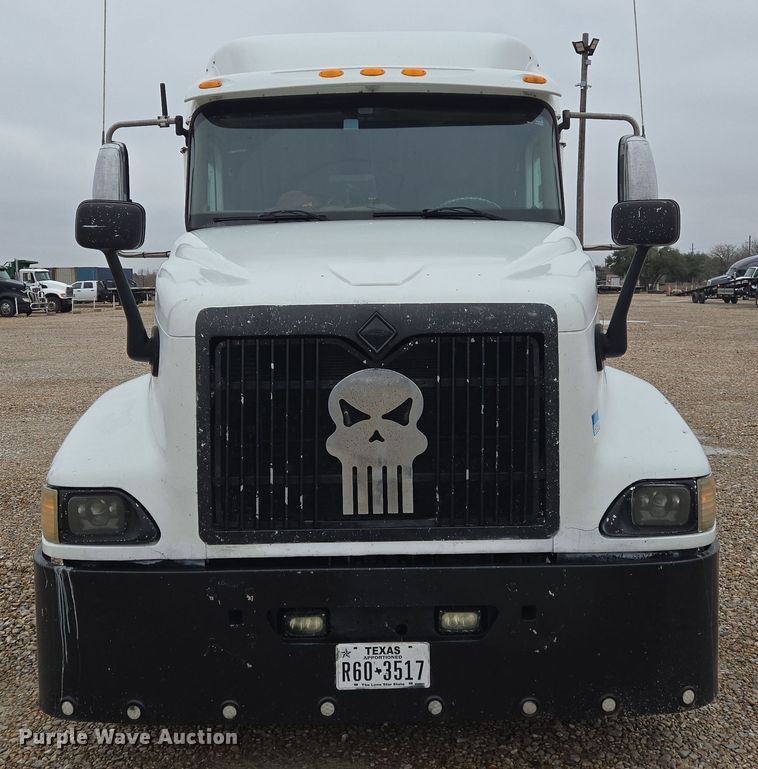 image for item DV1274 2007 International 9400i semi truck