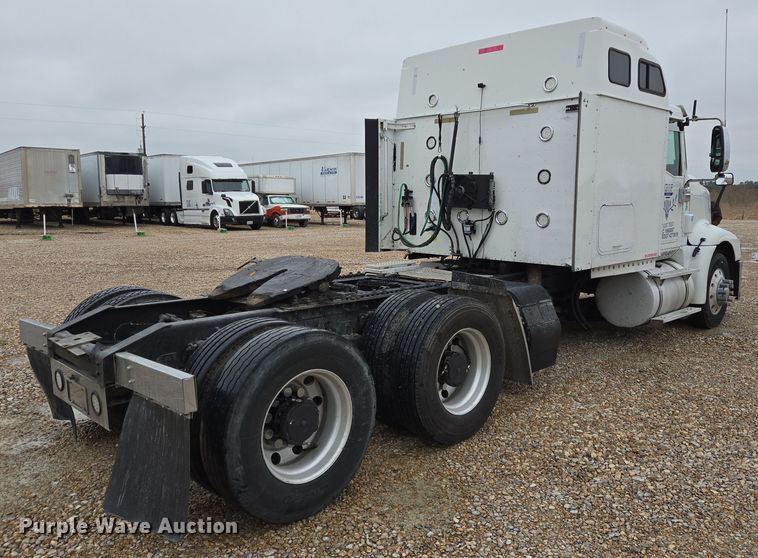 image for item DV1274 2007 International 9400i semi truck