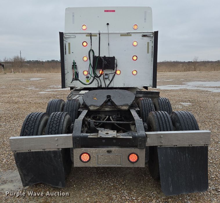 image for item DV1274 2007 International 9400i semi truck