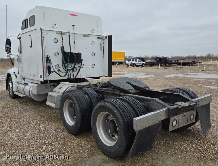 image for item DV1274 2007 International 9400i semi truck