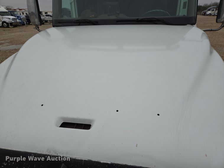 image for item DV1274 2007 International 9400i semi truck