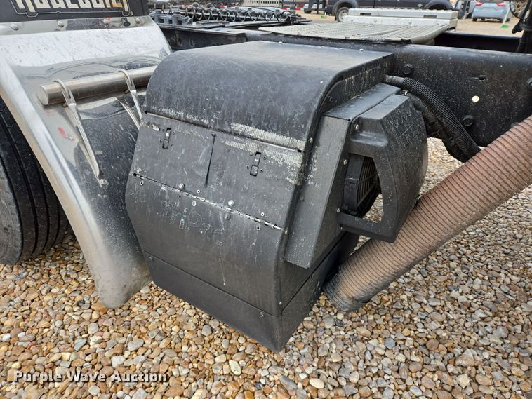 image for item DV1274 2007 International 9400i semi truck