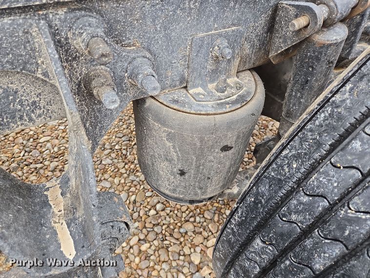 image for item DV1274 2007 International 9400i semi truck