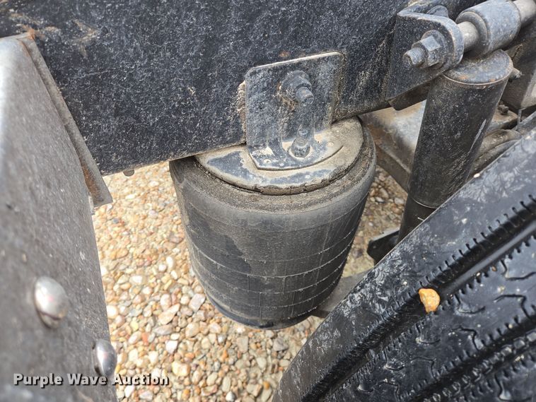 image for item DV1274 2007 International 9400i semi truck