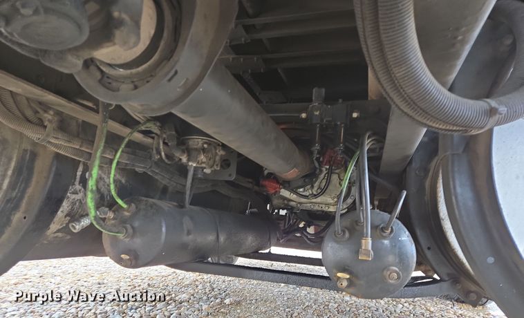 image for item DV1274 2007 International 9400i semi truck