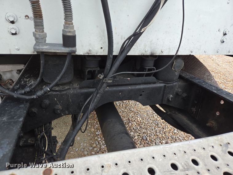 image for item DV1274 2007 International 9400i semi truck