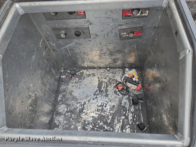 image for item DV1274 2007 International 9400i semi truck