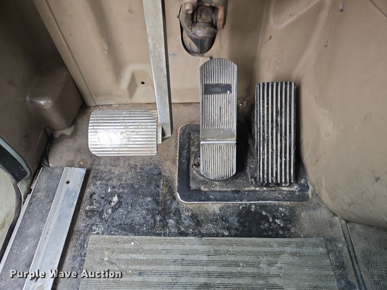 image for item DV1274 2007 International 9400i semi truck