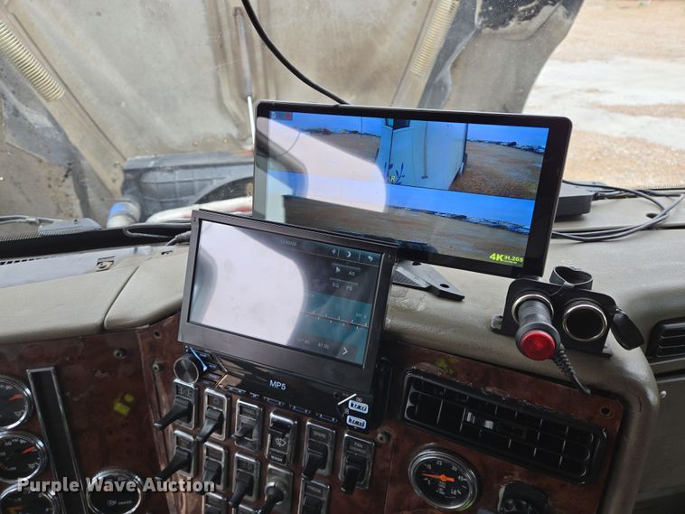 image for item DV1274 2007 International 9400i semi truck