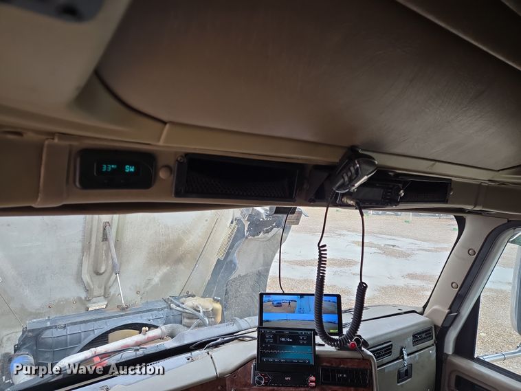 image for item DV1274 2007 International 9400i semi truck