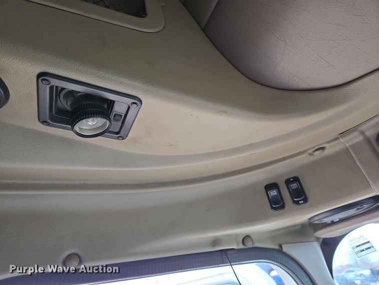 image for item DV1274 2007 International 9400i semi truck