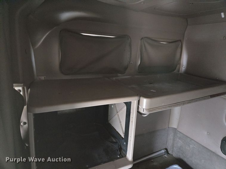 image for item DV1274 2007 International 9400i semi truck